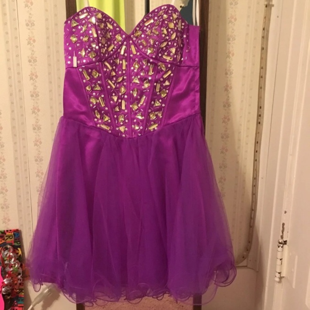 Beautiful purple strapless dress
